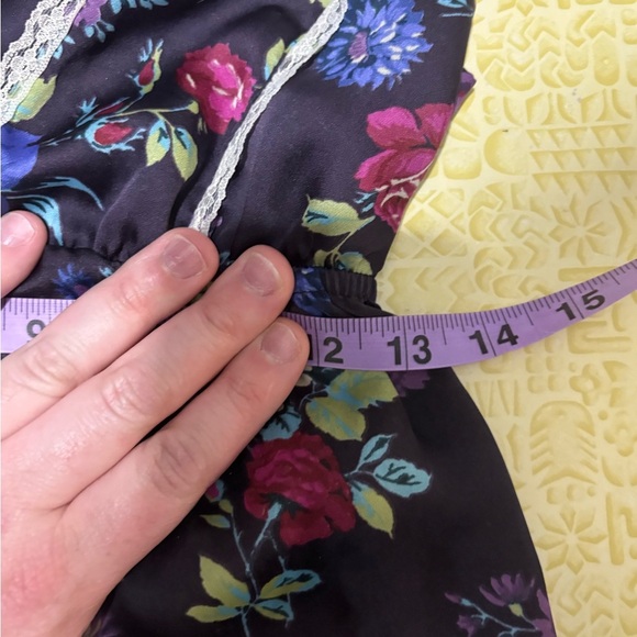 Vintage Lily White Floral Tank Top - Picture 9 of 10